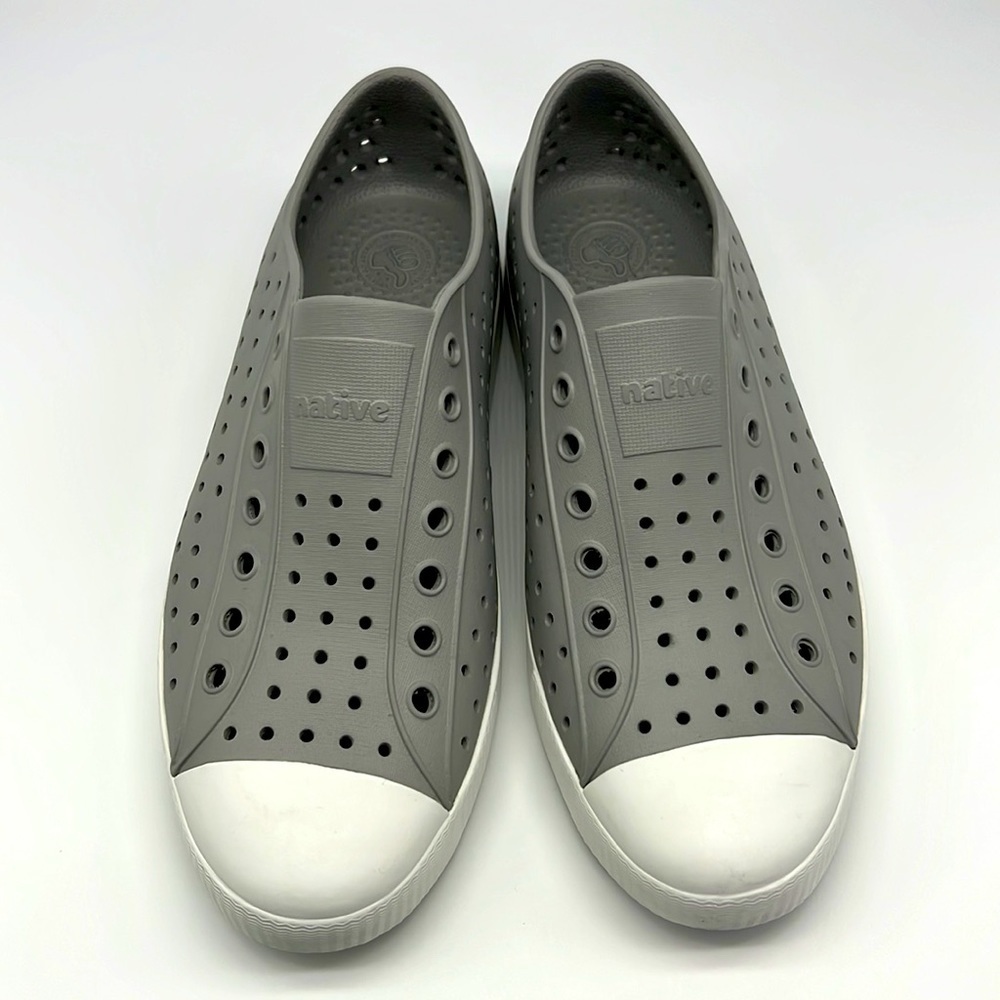Native - Jefferson Grey And White Lightweight Water Shoe Size M 9 And W11